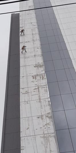 obreros rescatados en altura