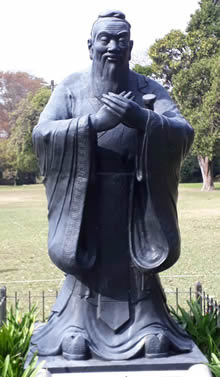 Escultura de Confucio