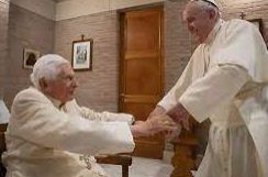 Papas Francisco y Benedicto XVI